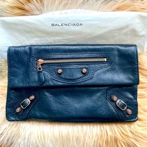 BALENCIAGA
Agneau Giant 21 Rose Gold Hardware Envelope Clutch Black